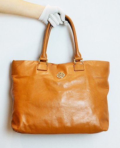 Tote, front view